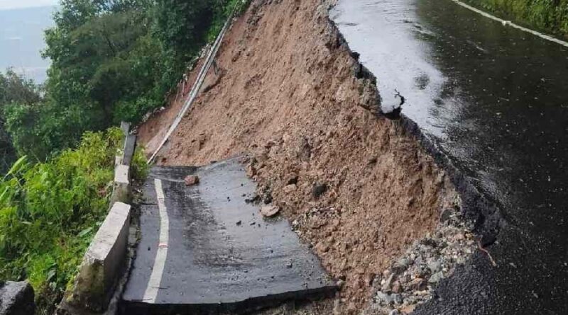 টানা বৃষ্টি কান ফাটানো বজ্রপাত, বিদ্যুৎহীন সুখিয়ায় মৃত ৪ রাত জেগে পর্যটকরা