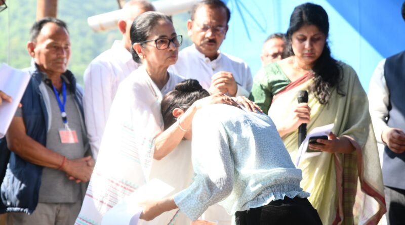 দুর্যোগের উত্তরে দিদি’র পরশ পেল পাহাড়ের মানুষ