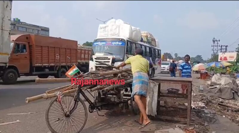 রানিহাটি মোড়ে যানজট কমাতে ‘দখলদার’ উচ্ছেদ পুলিশের