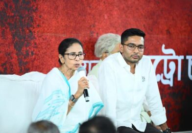 মমতার ধরনা মঞ্চে নেত্রীকে বাঘিনী বলে সুপ্রিমোর প্রশংসা প্রতীকের